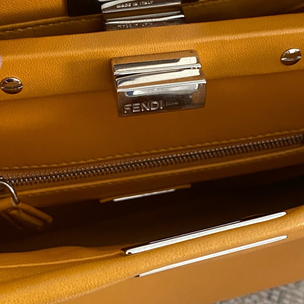 Fendi peekaboo bag Nappa soft Leather. Comes with Certified authentication. - Picture 8 of 16
